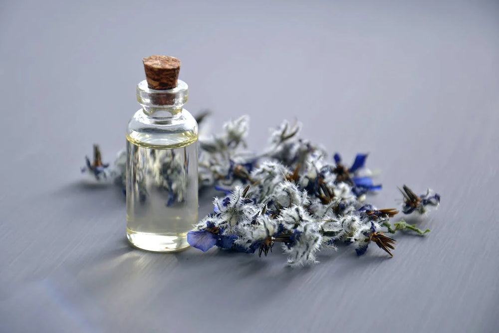 Il profumo nei cosmetici è nemico della pelle in gravidanza e allattamento?