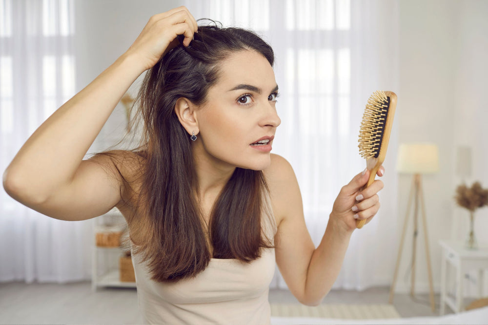 Periodo delle castagne e caduta dei capelli: perché aumenta dopo il parto?