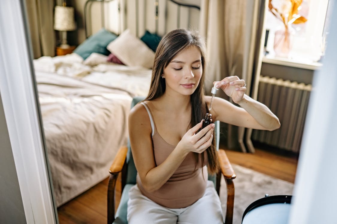 Un prodotto cosmetico “senza conservanti” è più indicato in gravidanza e allattamento?