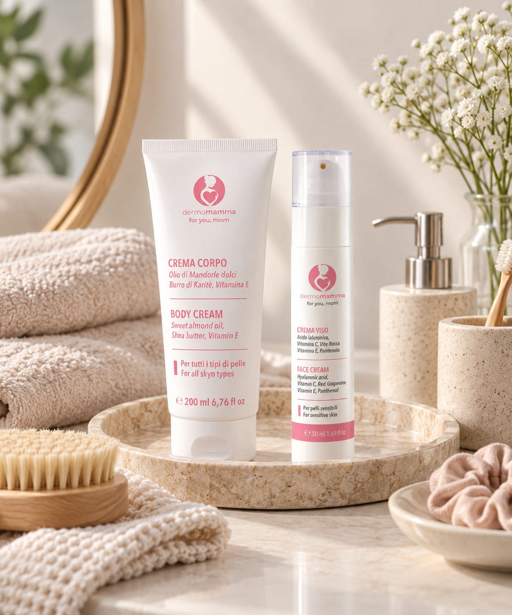 Crema corpo e crema viso Dermomamma su un vassoio in bagno