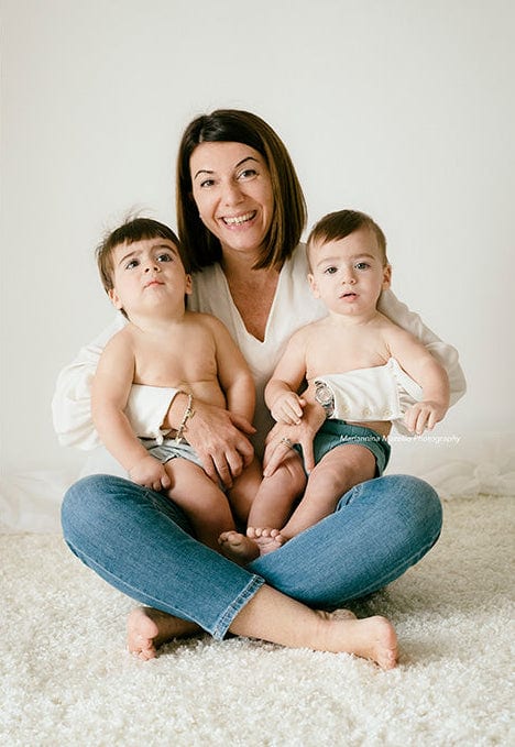 Fulvia, fondatrice di Dermomamma, con i suoi due bambini